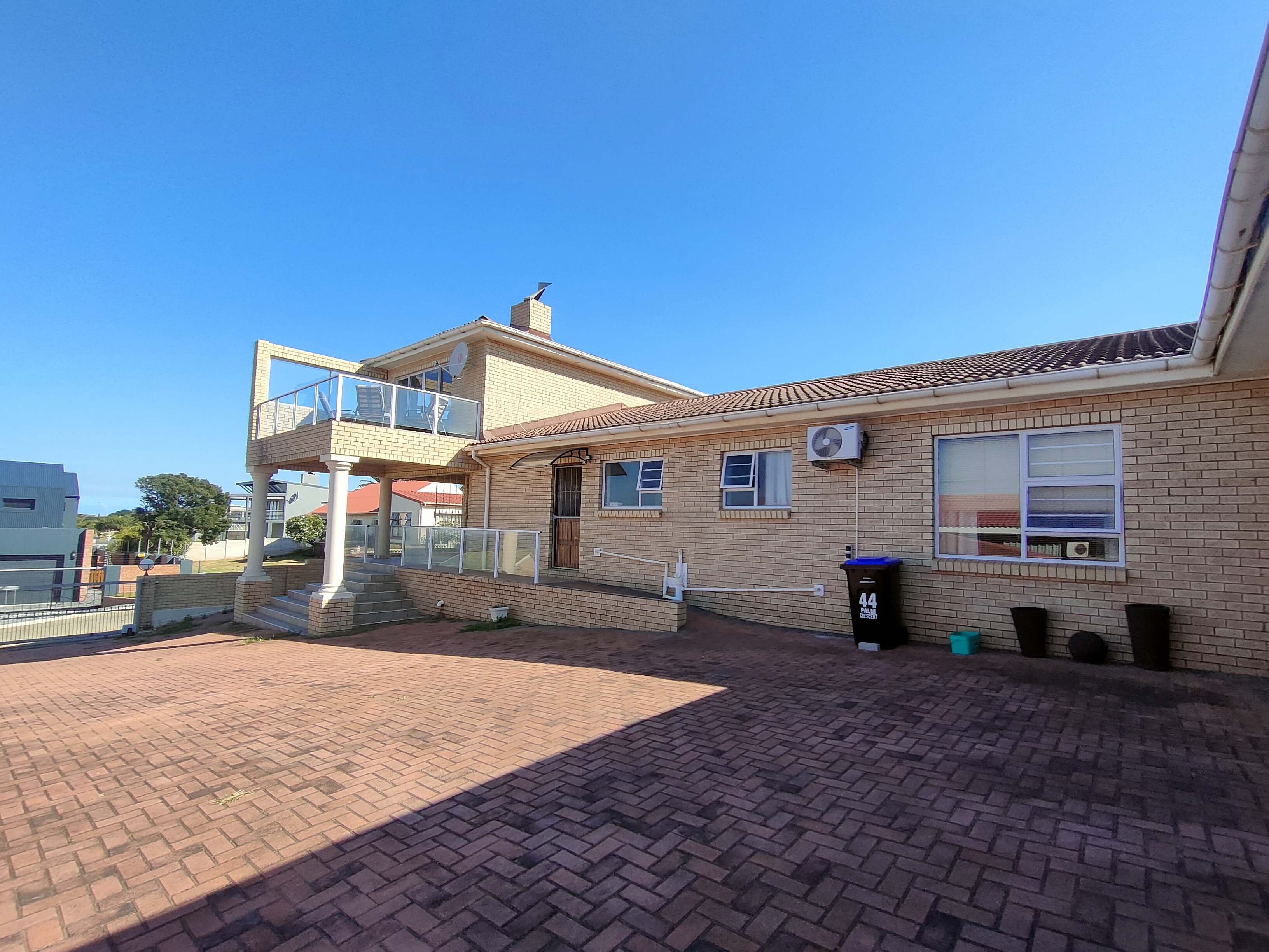 4 Bedroom Property for Sale in Wavecrest Eastern Cape